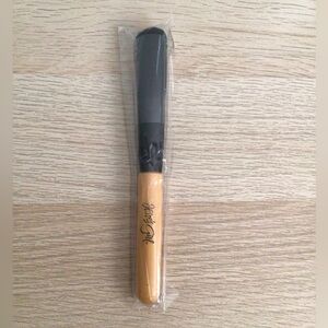 Jesse's Girl Makeup Brush 🎁